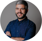 Fabricio sorrindo