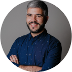Fabricio sorrindo